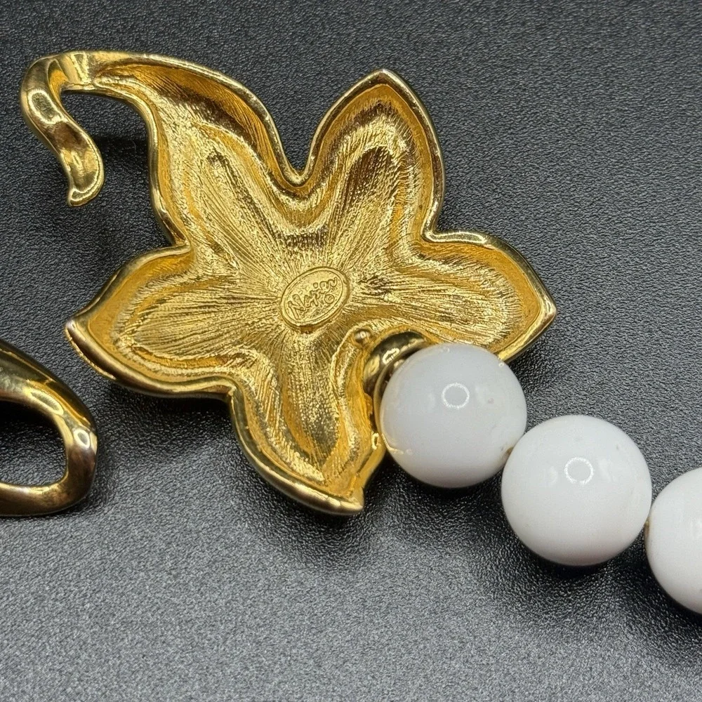 Vintage Napier Lucite White & Gold Tone Beaded Enamel Star Flower Necklace 29